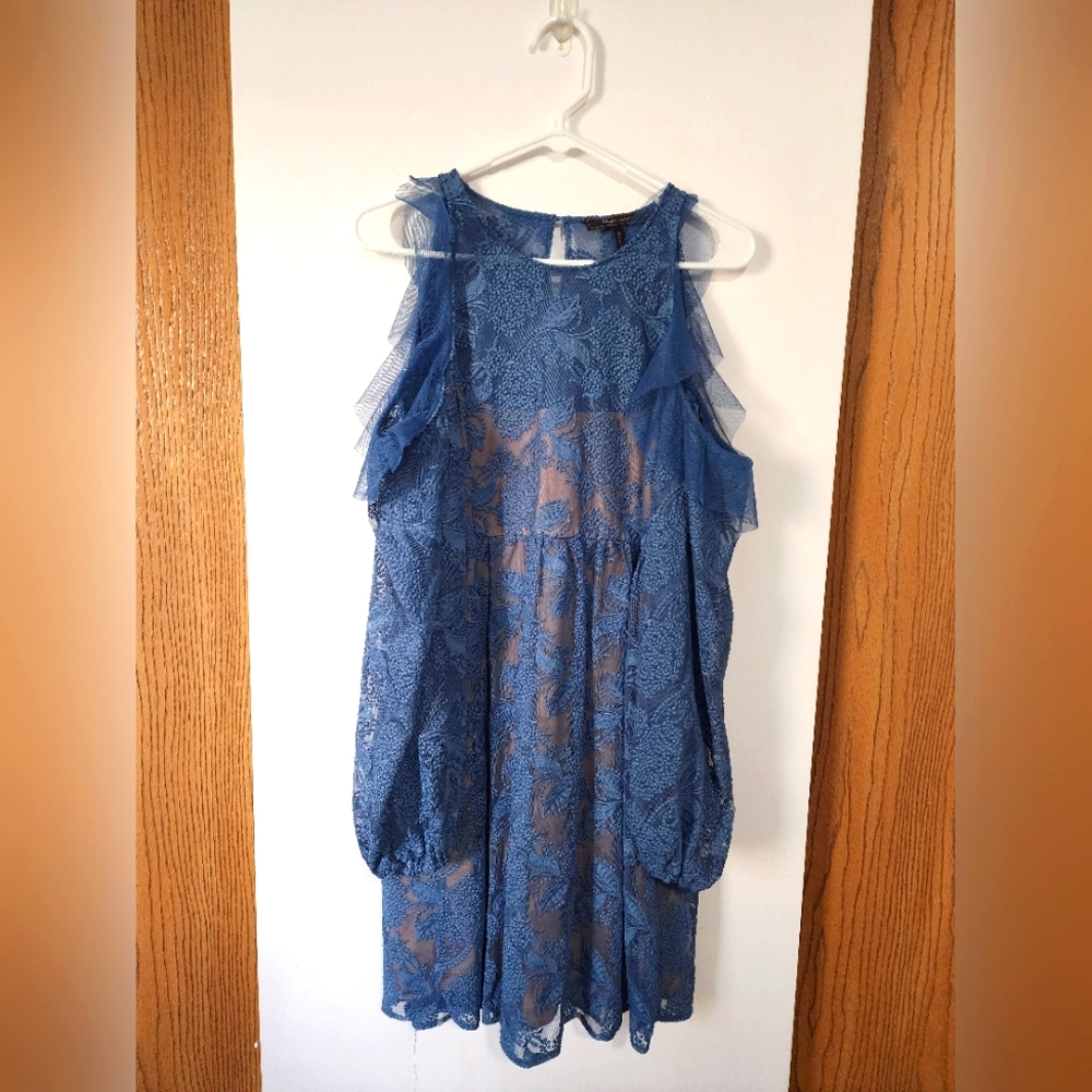 BCBG MaxAzria Womens Embroidered Open Sleeve midi dress